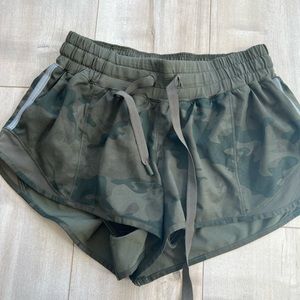 LULULEMON - camo green shorts size 4